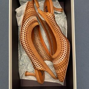 Bibi Lou woven neutral color size 7 Women's Heels